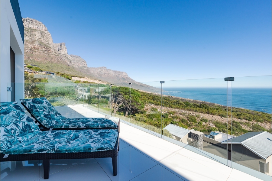 6 Bedroom Property for Sale in Bakoven Western Cape